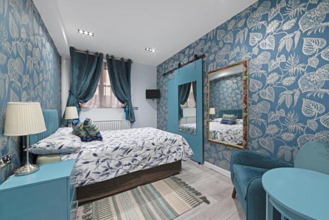 GLOUCESTER GARDENS, 64, FLAT 2-14