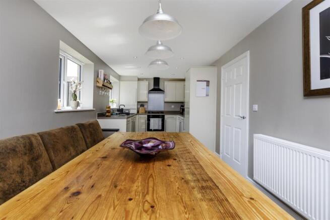 4 bed Detached for sale Image 10