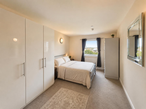 Raphael House - Bedroom