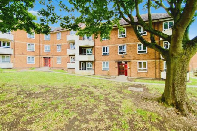 1-bed flat on Aikman Avenue, Gorseburn House Aikman Avenue, LE3, £75,000