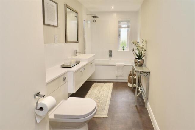 3 bed Apartment for sale Image 9