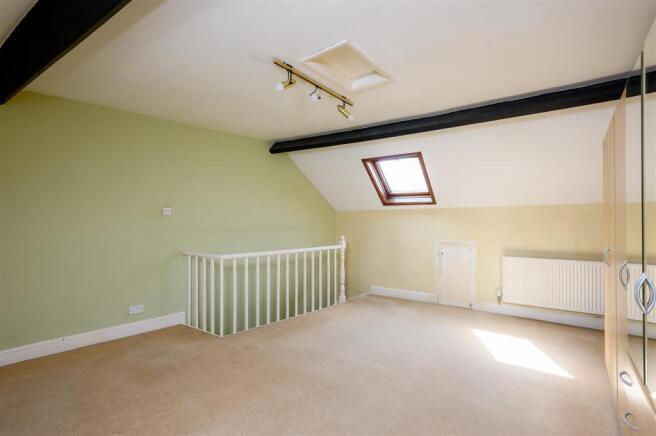 3 bed Town House for sale Image 4
