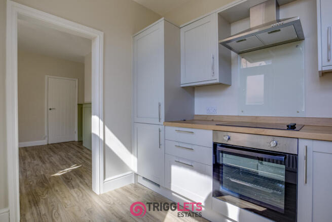 2 bed Terraced to rent Image 6