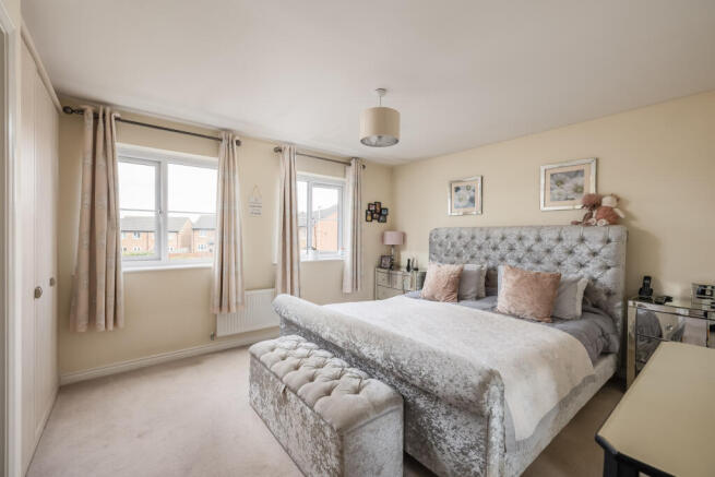 5 bed Detached for sale Image 12