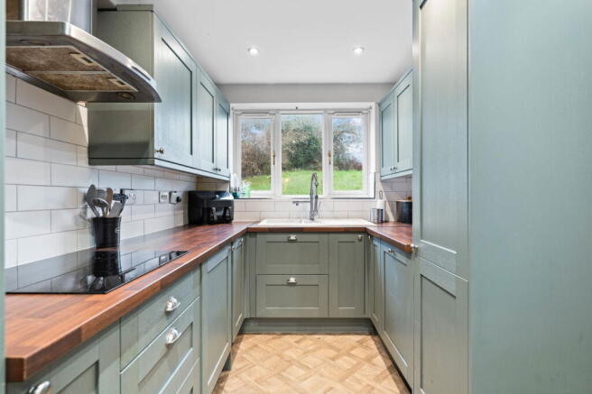 4 bed Town House for sale Image 5