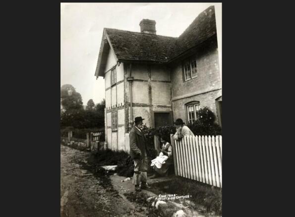 old pic street scene.jpg