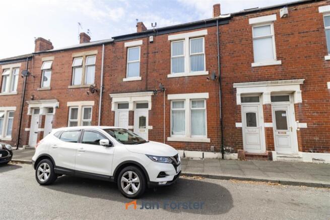 2-bed flat on Chirton West View, North Shields, Newcastle Upon Tyne, £80,000