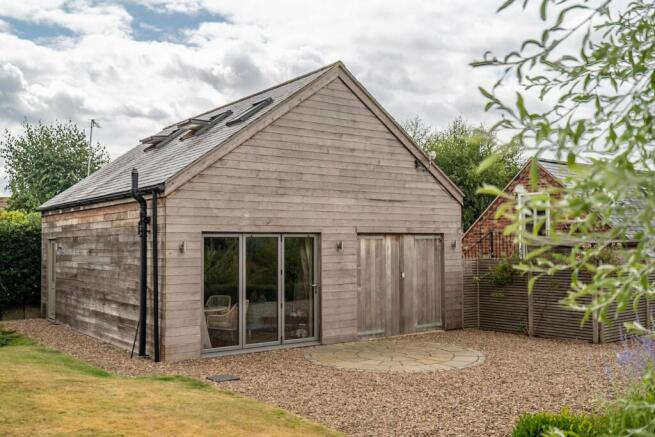 5 bed Detached for sale Image 7