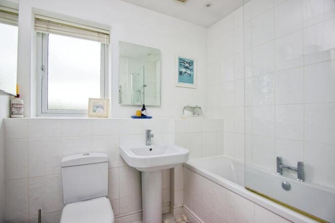 4 bed Detached for sale Image 10
