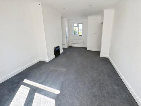 3 bed End of Terrace to rent Image 4