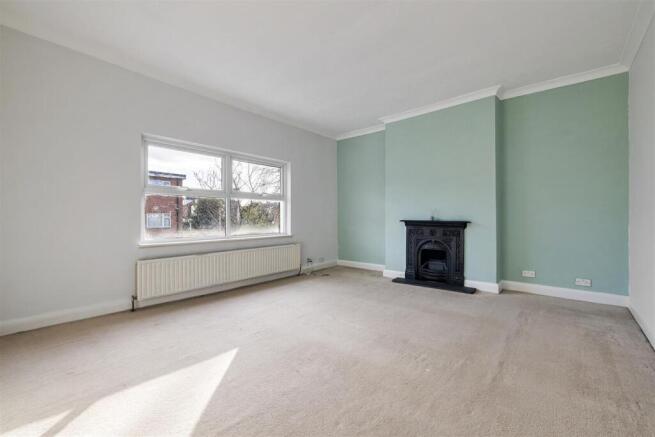 Chelmsford Road, E18