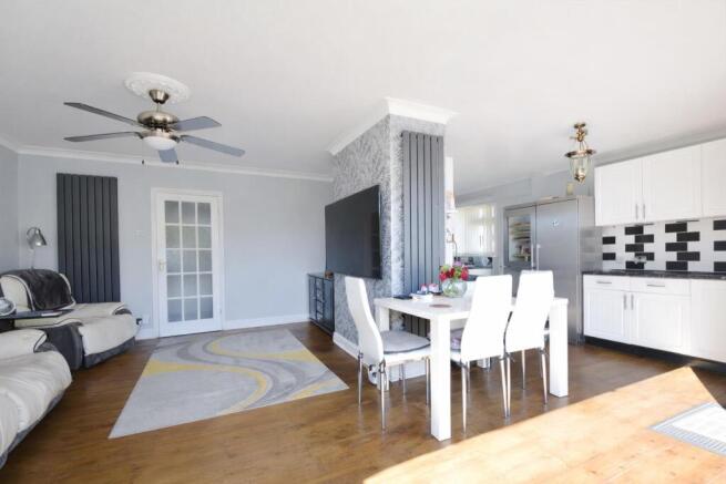 LoungeDinerKitchen2.jpg