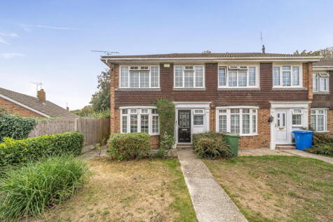 Stunning 4 Bedroom End-Terrace | Woodland Access | Modern Open-Plan Living | Garage