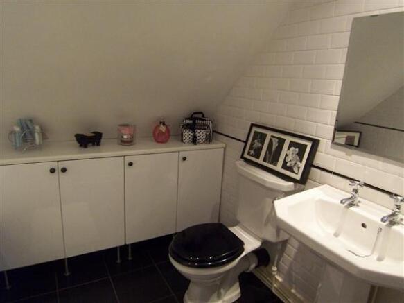 EN SUITE BATHROOM
