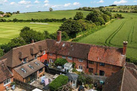 Leighton Home Farm Court, Wellhead Lane
