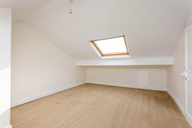 5 bed Detached to rent Image 12