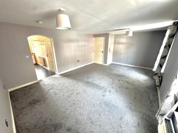2 bed Ground Flat to rent Image 4