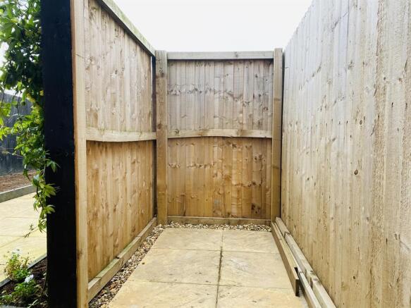 2 bed Semi-Detached to rent Image 12