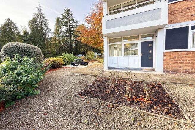 3 bed Flat for sale Image 9