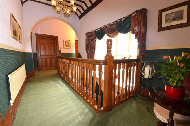 FIRST FLOOR LANDING