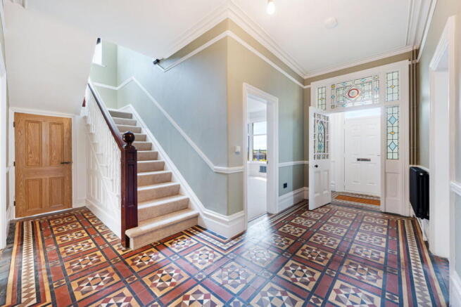 5 bed Detached to rent Image 9