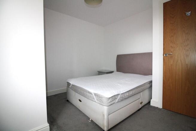 2 bed Apartment to rent Image 5