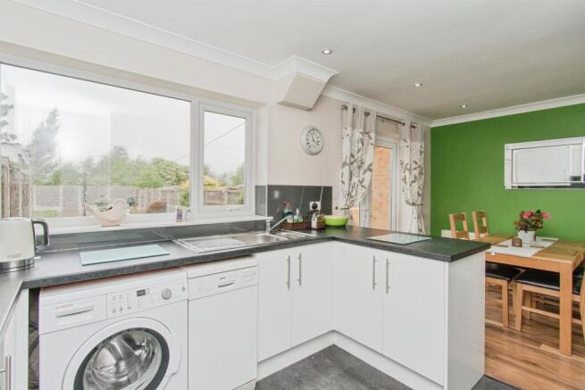 3 bed Semi-Detached for sale Image 7