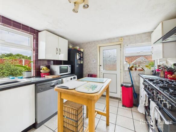 4 bed Semi-Detached for sale Image 7