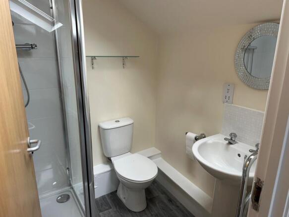 2 bed Apartment to rent Image 11