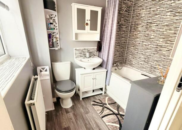 2 bed Flat for sale Image 7