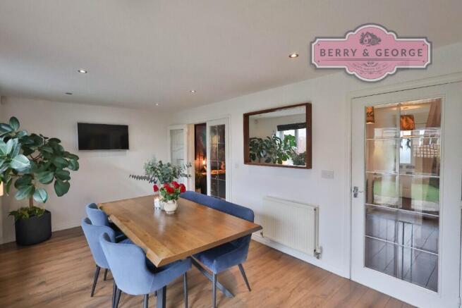 KITCHEN /FAMILY ROOM