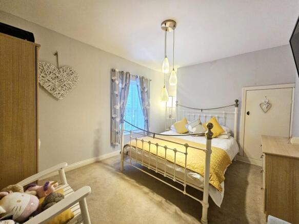3 bed Terraced for sale Image 12