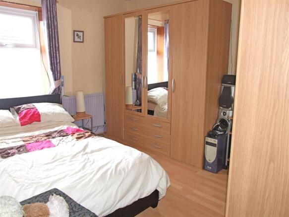 BEDROOM 2