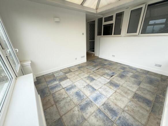 2 bed Semi-Detached Bungalow to rent Image 4