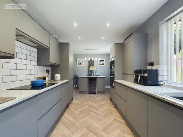 Kitchen .4.jpg