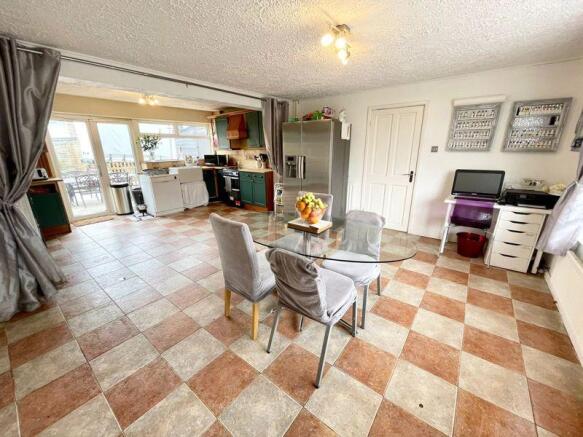 Kitchen & ...