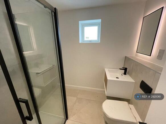 3 bed Terraced to rent Image 7
