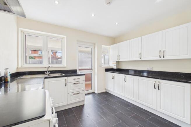 4 bed Detached Bungalow for sale Image 12