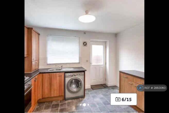 2 bed Terraced to rent Image 6