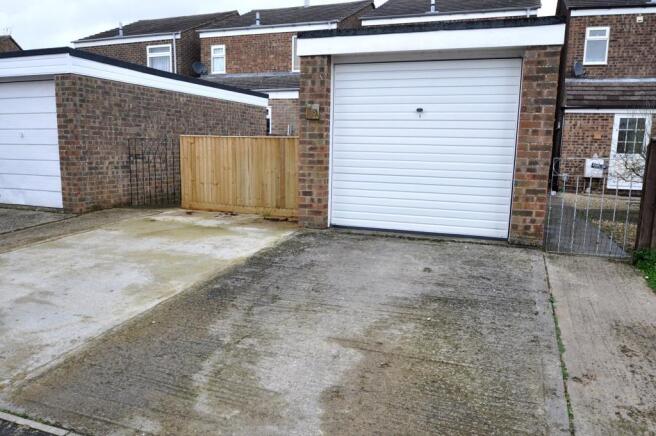 11. Garage.JPG