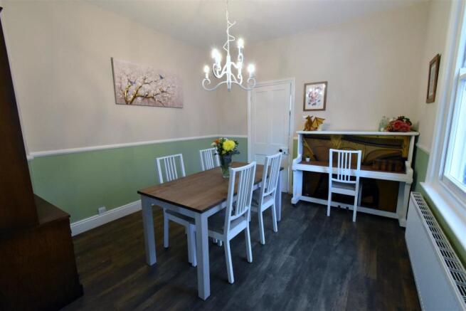 Breakfast Room: