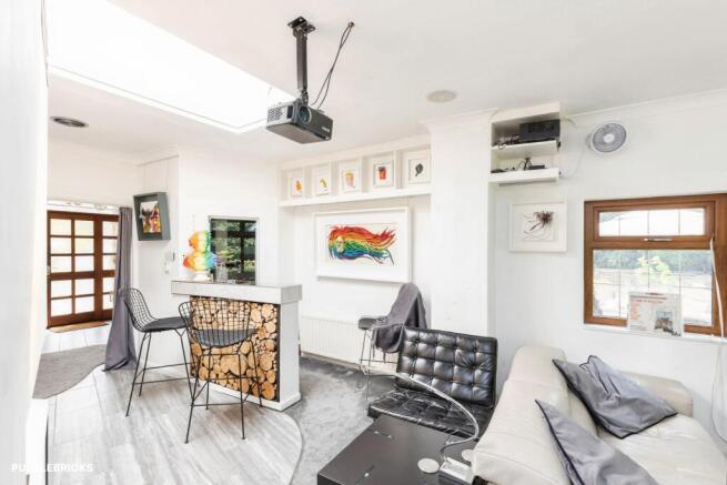 5 bed Detached for sale Image 12