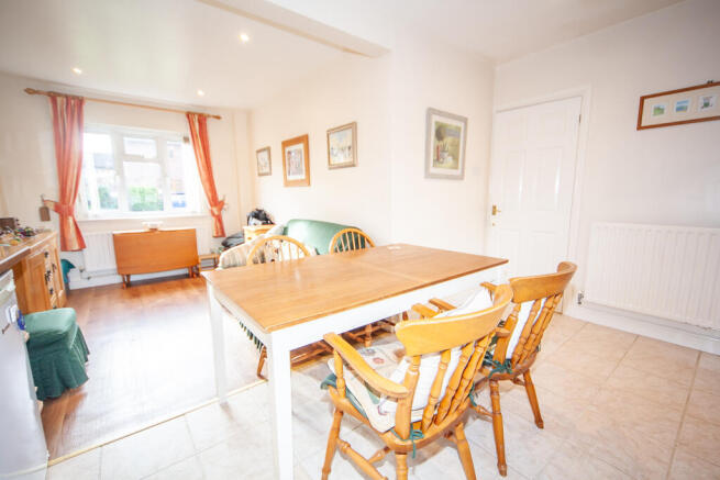 Kitchen/dining/living area