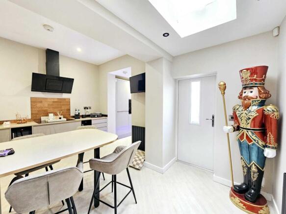 5 bed Terraced for sale Image 7