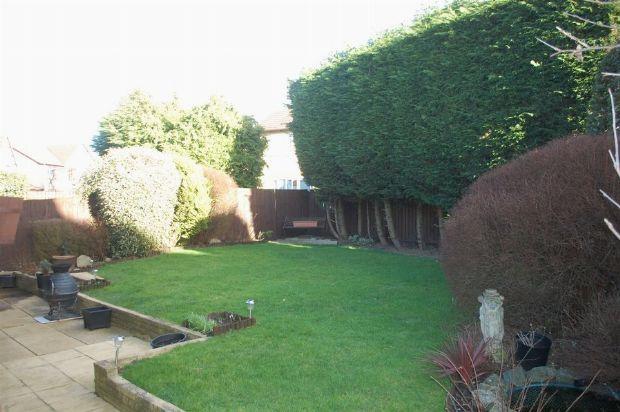 REAR & SIDE GARDENS