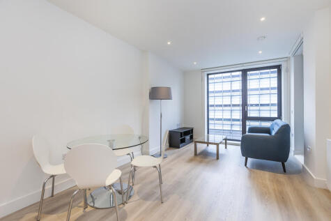 Valencia Close, London, E14