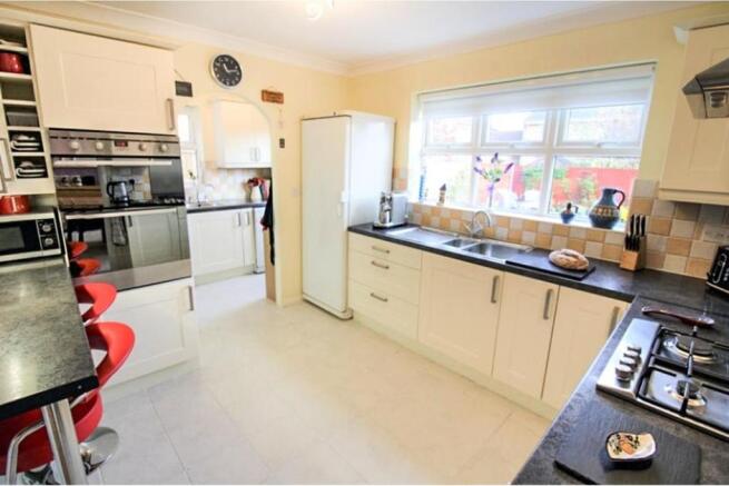 Kitchen/Breakfast