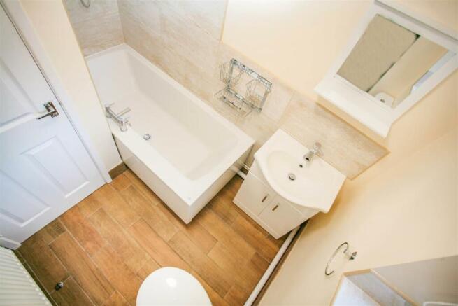 GROUND FLOOR BATHROOM