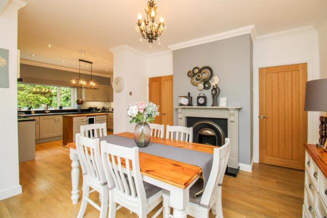 4 bed Detached for sale Image 4