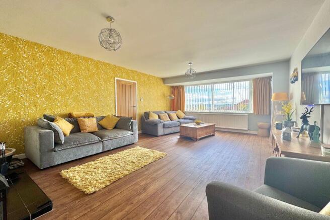 Hawthorn Hill, Weston-Super-Mare - VIEWS TO THE MENDIPS photo 4